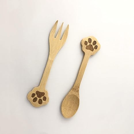 paw-print-decor-ideas-children's-paw-print-bamboo-flatware