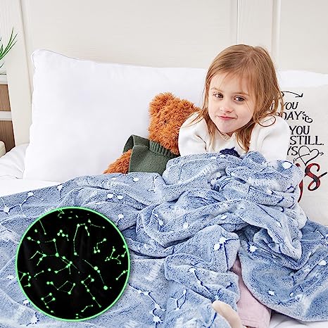young-astronomer-gifts-glowing-night-blanket