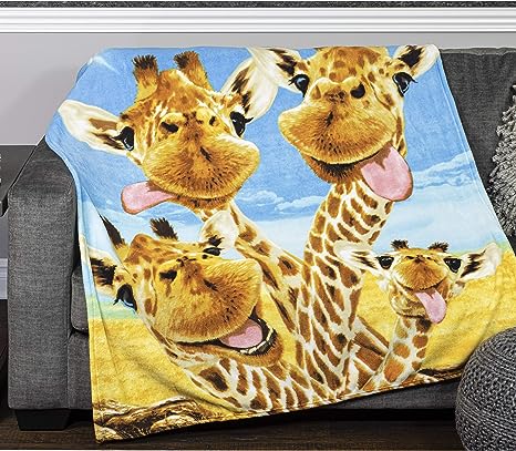 giraffe-gift-ideas-selfie-giraffe-plush-blanket